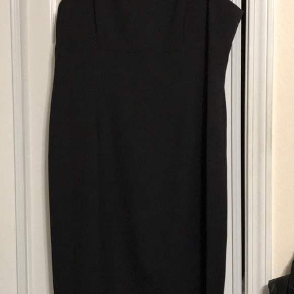 Women’s black sleeveless dress, size 16, with zipper in back and a slit in back - Picture 2 of 5